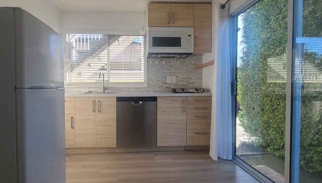 Building Photo - 1915 159A St