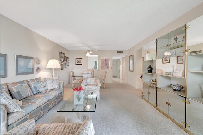 Photo - 6585 Kensington Ln Unidad 307