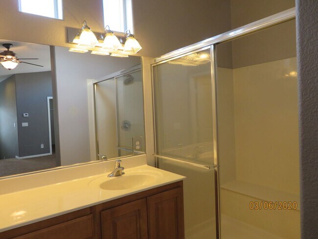 Photo - CLEAN AND READY TO MOVE IN