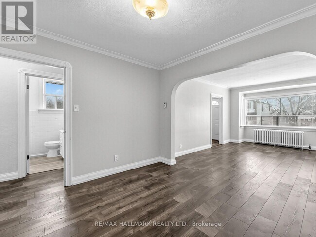 Photo - 18 Roblin Ave