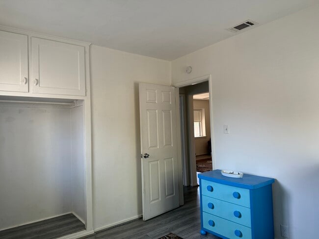 Dormitorio #2 - 10324 Hillhaven Ave