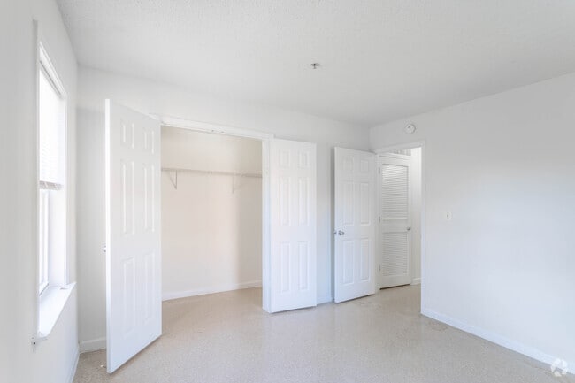 1 BR, 1 BA - 597 SF