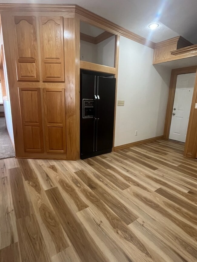 Photo - 53 E Main Ave