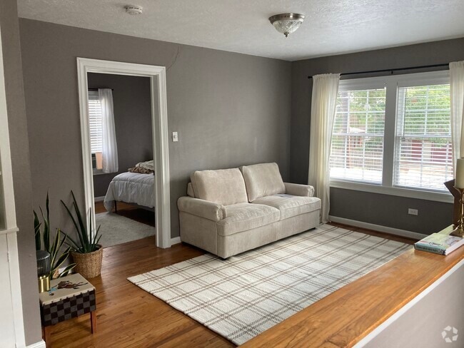 Living Room - 4710 Mt Vernon St Unit 1 Rental