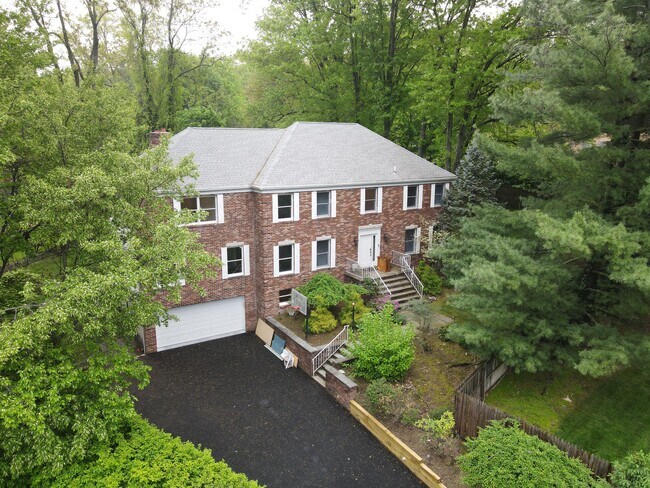 Photo - 70 Johnson Ct House