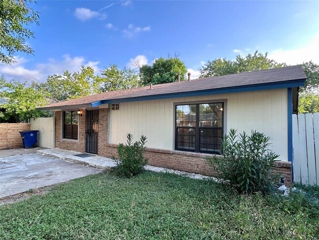 Building Photo - 6200 Palm Cir Rental