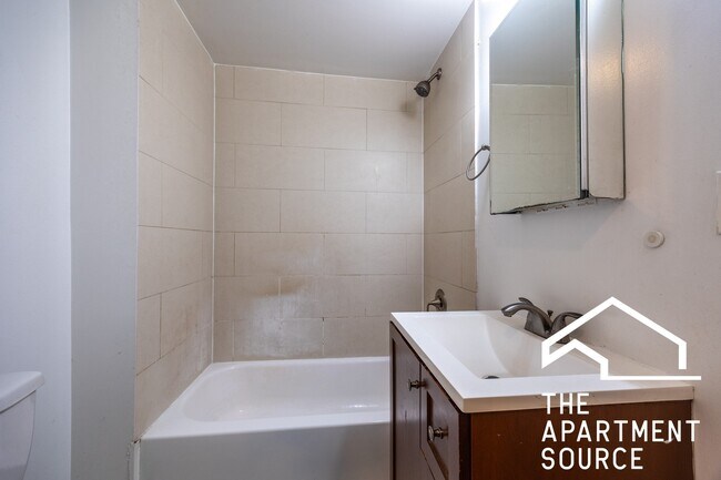 Photo - 4036.5 N Ashland Ave Unidad GDS