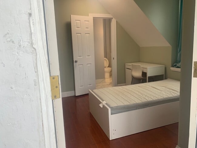 Photo - 205 N 36th St