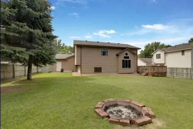 Photo - Stunning 4bed 2bath Home, With a Fully Fenced Yard.
