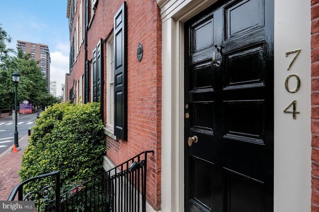 Photo - 704 S Washington Square Unidad 1R