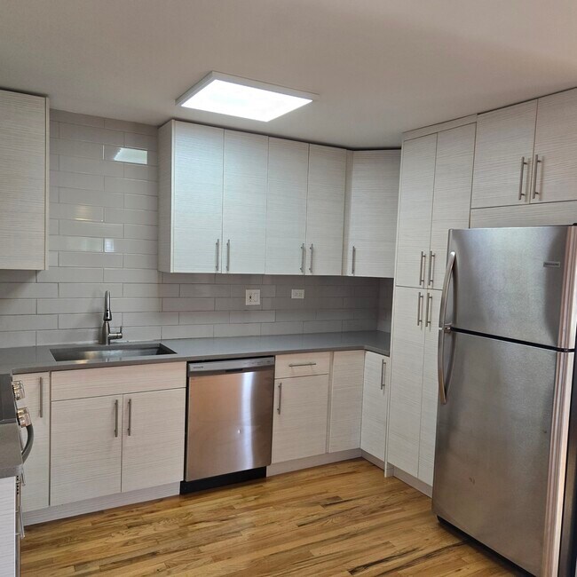 Photo - 1817 W Touhy Ave