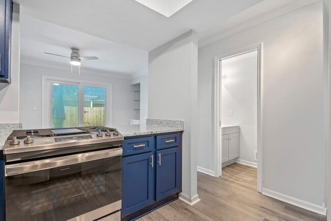 Photo - 856 St Charles Ave NE