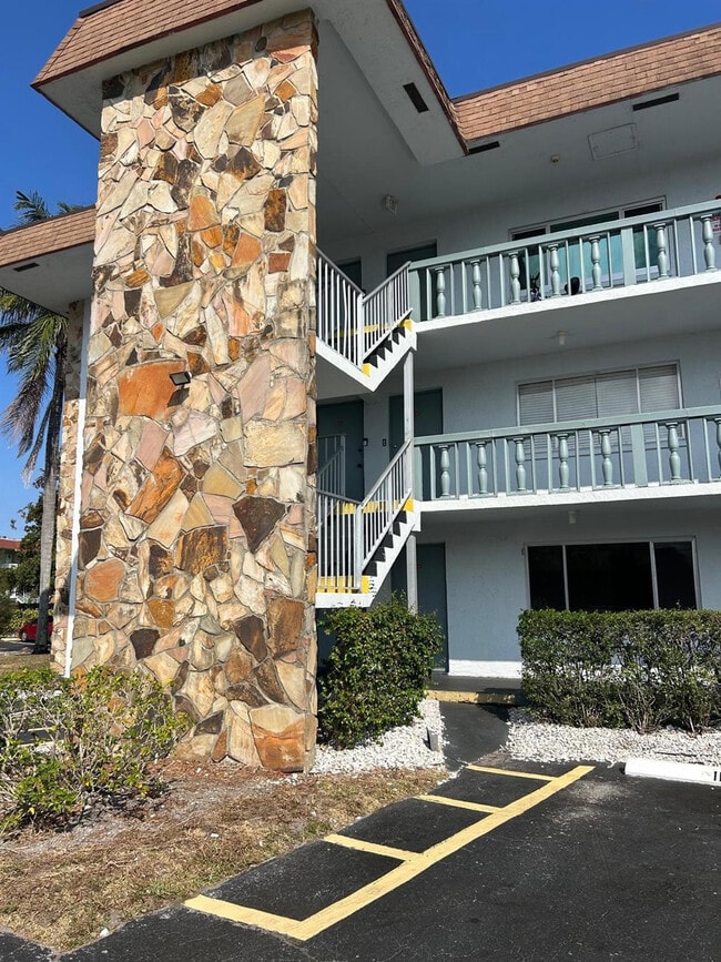 Building Photo - 2200 Springdale Blvd Unit 102