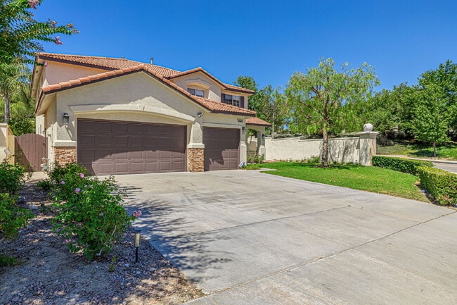 Photo - Executive 5-Bedroom Pool Home with Dual Master Suites in Stevenson Ranch
