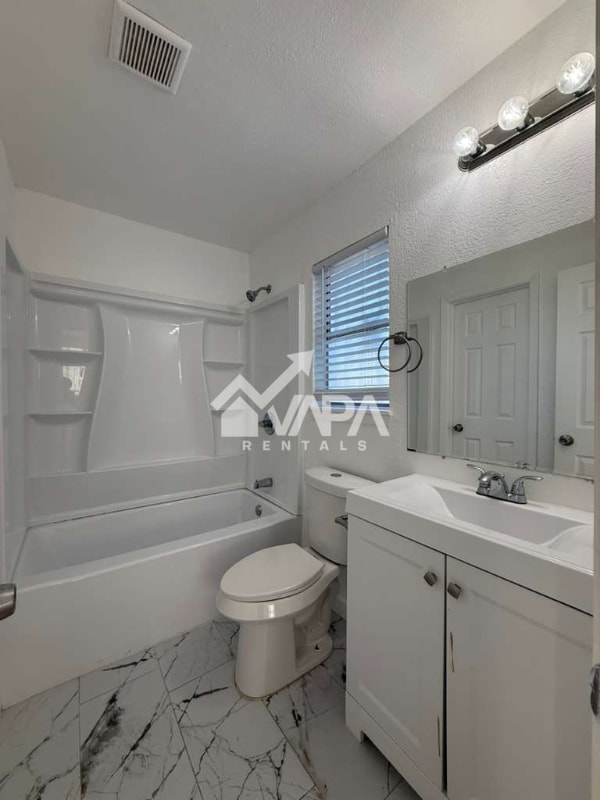 Photo - 9226 Nagel St