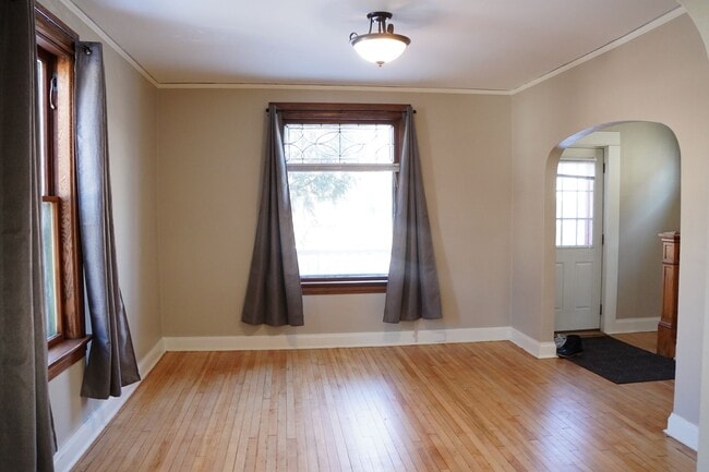 Photo - AVAILABLE JUNE - 3 BED 1 BATH