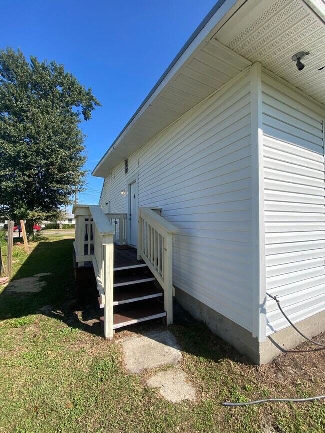 Photo - Charming 3Bed/2Ba Duplex Unit Conveniently...