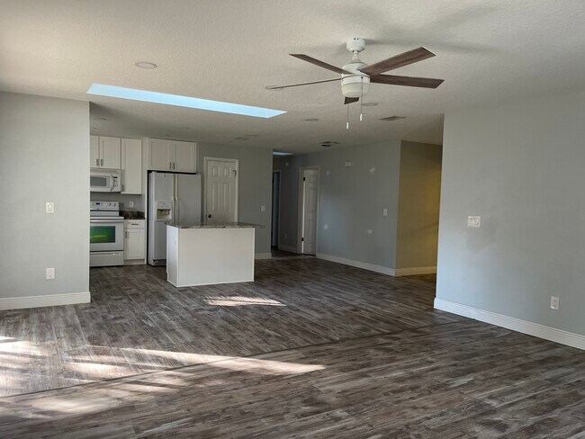 Photo - 325 Redwing Way