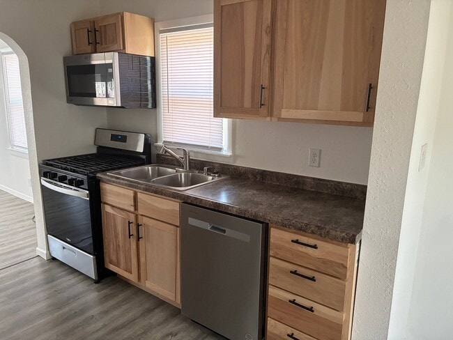 Photo - 2128 N Grand Ave E