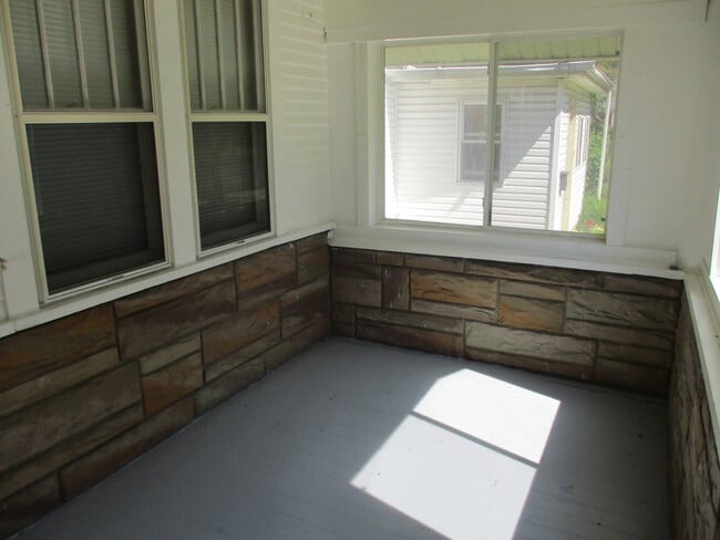 Photo - 2 BEDROOM HOME!