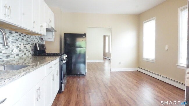 Building Photo - 136 Sherman St Unit 142