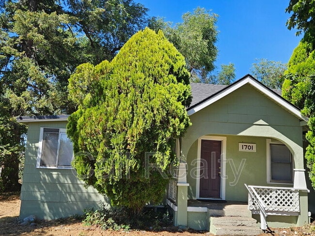 Building Photo - 1701 E Desmet Ave
