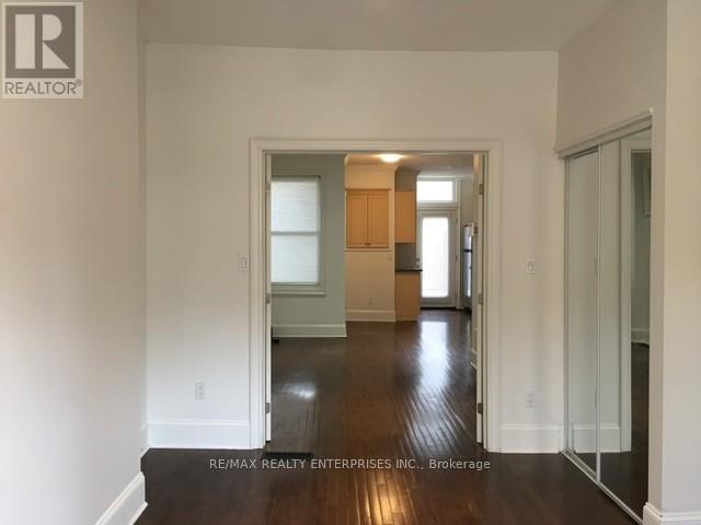 Photo - 371 Woodbine Ave