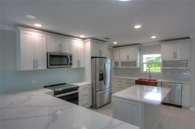 Photo - 306 Island Cir