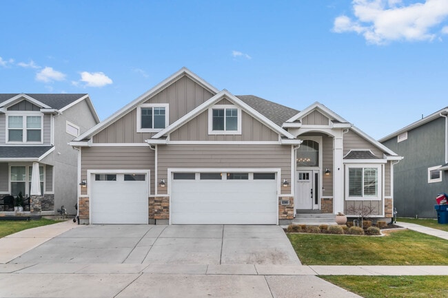 Building Photo - 196 E Water Ln