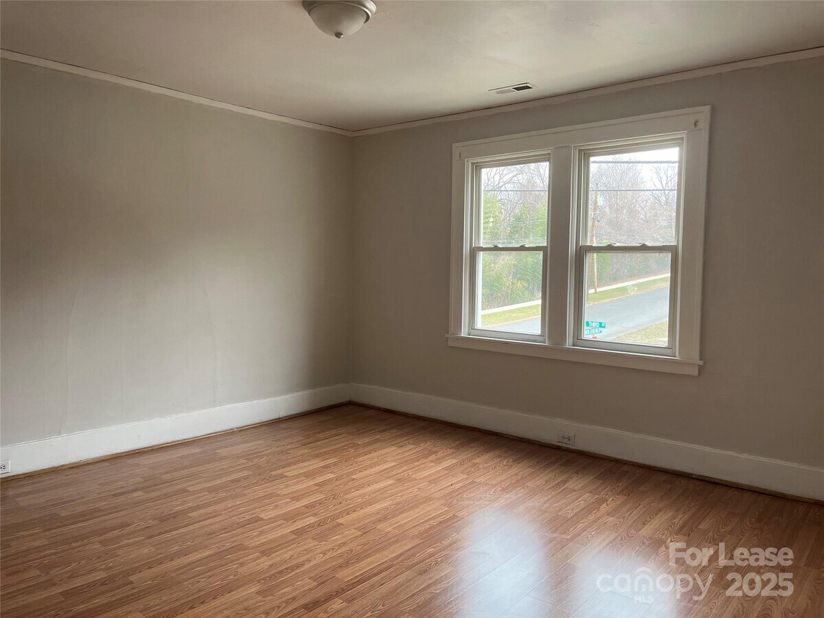 Photo - 136 East St