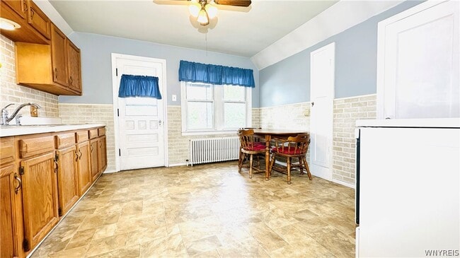Photo - 2498 Woodlawn Ave