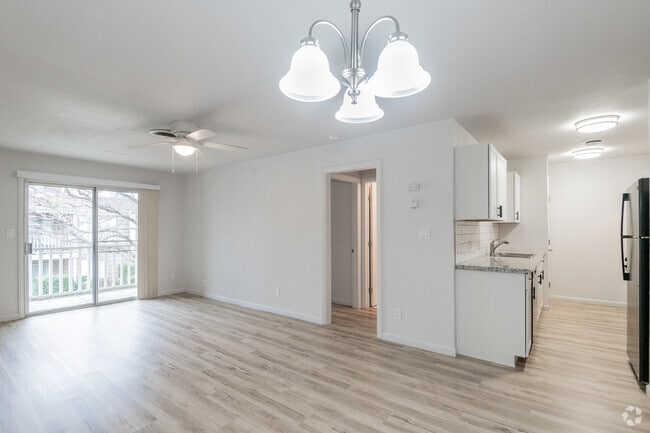 1HAB, 1BA - The Grand at Park Ave