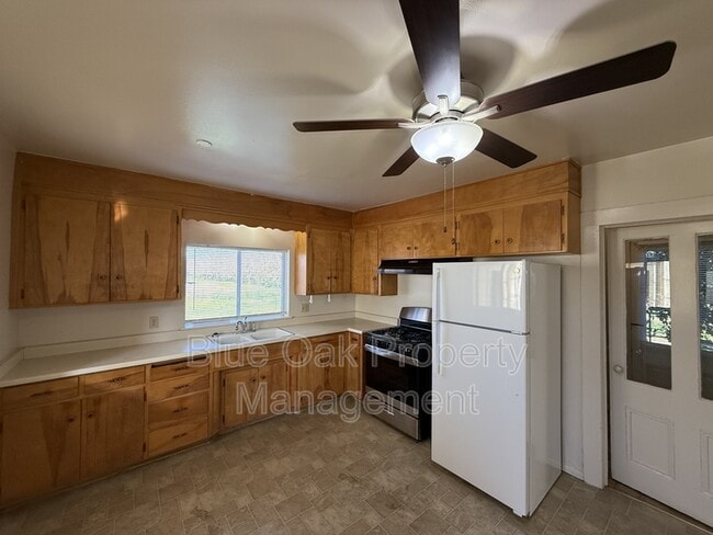 Photo - 2916 Kennedy Ave