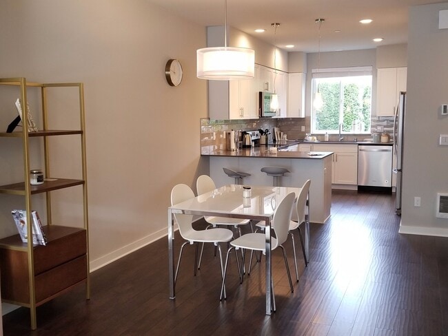 Photo - GORGEOUS Edmonds 2 Bedroom Primary Suites - CLOSE TO EVERYTHING