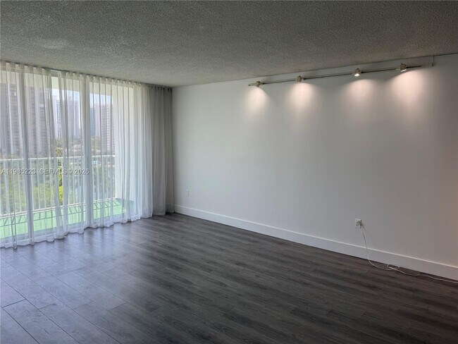 Photo - 2801 NE 183rd St Unit 912W