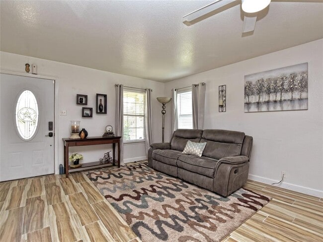 Photo - 202 Schaefer Blvd