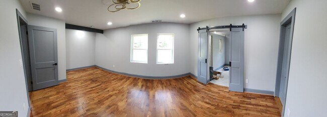 1285 Dallas Hwy