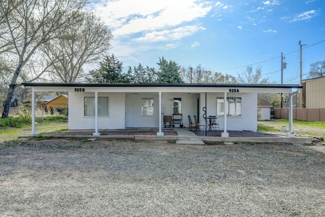 Building Photo - 925 Ruth St Unit B