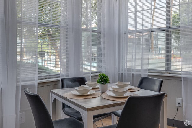 4BR, 2BA - 1,115SF - Dining Rooom - Gateway at Tempe