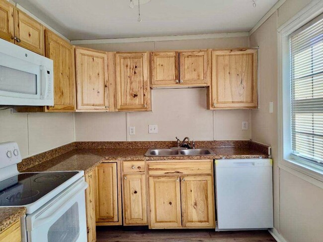 Photo - Available 3 Bedroom 1.5 bath Townhouse in Fredericksburg, Stafford County