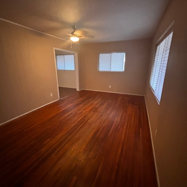 Photo - 403 W Howe St