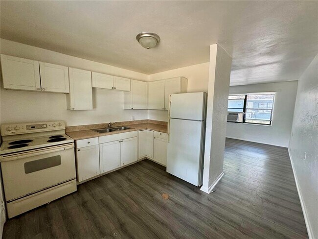 Photo - 1922 SW 7th Pl