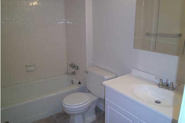 Photo - 402 Marshall Ct Unit 6