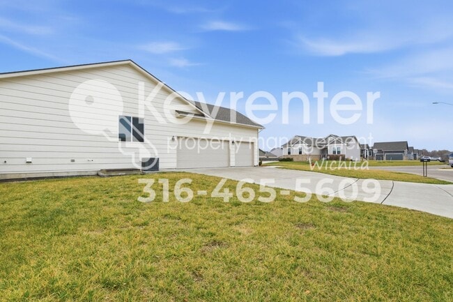 Photo - Beautiful 5 bedroom home near highways and schools!