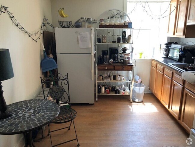 Building Photo - Avl NOW No Fee - bargain split-style 2BR n... Rental