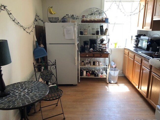 Avl NOW No Fee - bargain split-style 2BR n... - Avl NOW No Fee - bargain split-style 2BR n... Rental