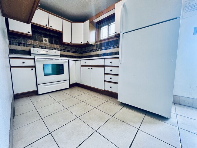 Building Photo - 620 W Seerley Blvd Unit 1 Rental