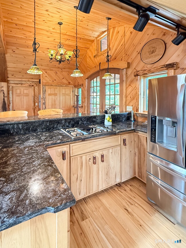 555 W Purchase Rd