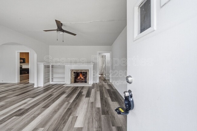 Photo - 4530 E 6th St