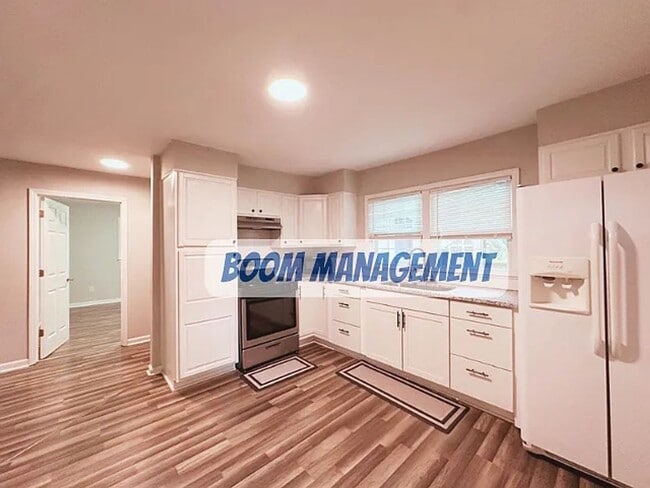 Photo - 185 Lawndale Ave